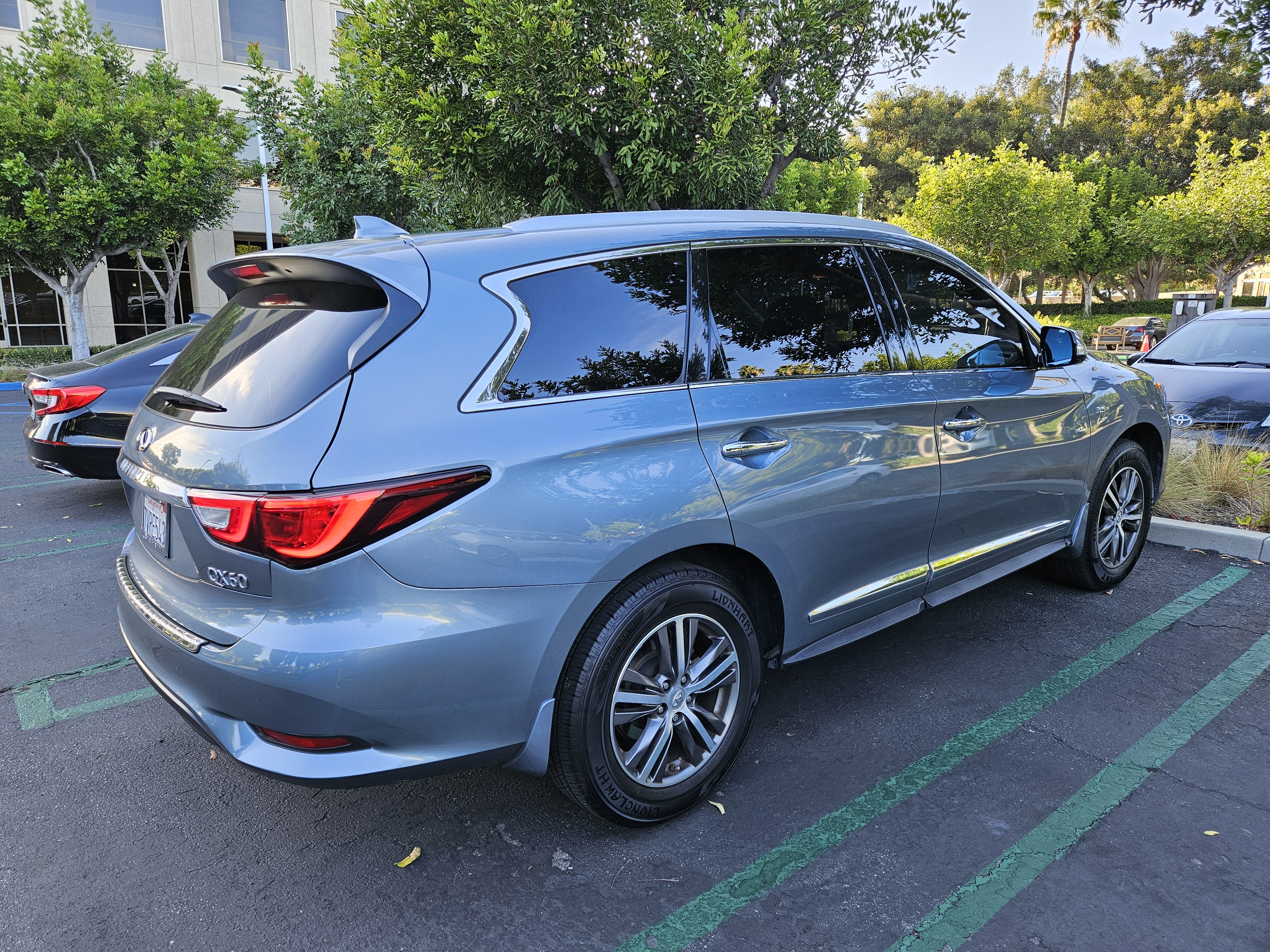 Used 2017 INFINITI QX60 FWD w/ Premium Package image 8