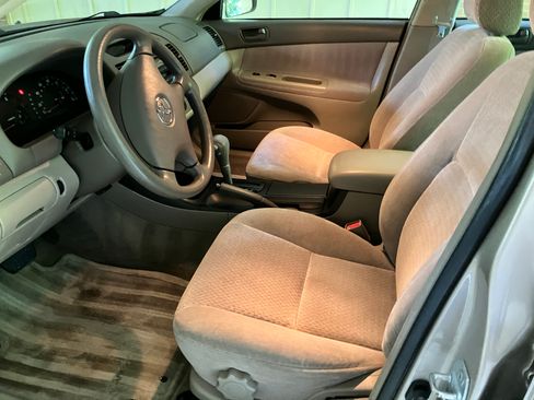 Used 2002 Toyota Camry LE FWD image 4
