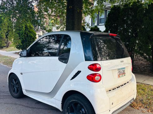 Used 2015 smart fortwo passion image 2