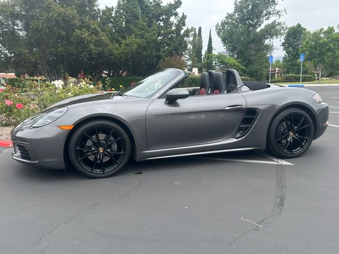 Used 2018 Porsche 718 Boxster image 6