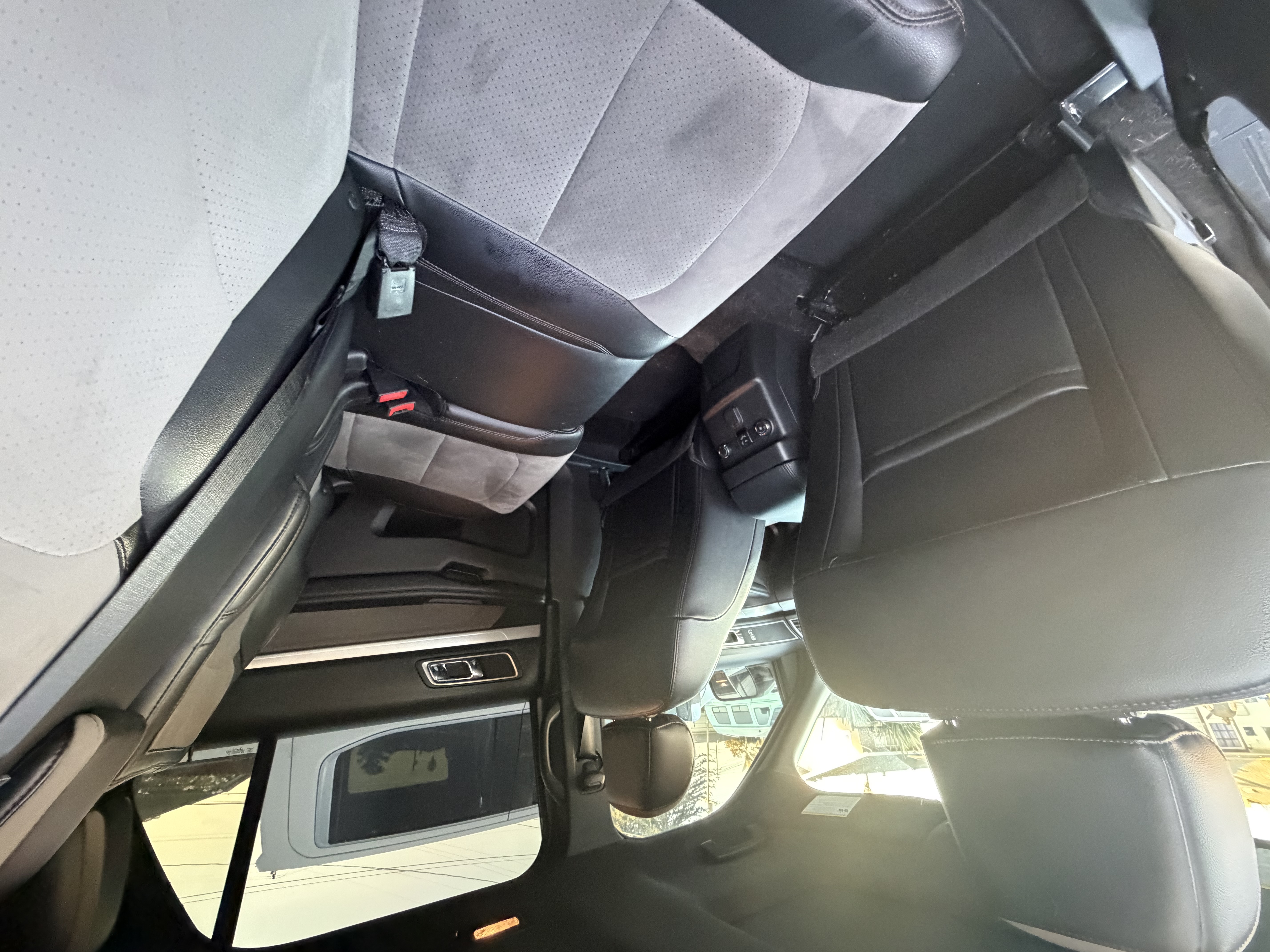 Used 2017 Ford Explorer XLT w/ Equipment Group 202A AWD/4WD image 15