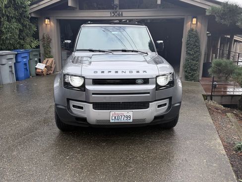 Used 2023 Land Rover Defender 110 S image 11