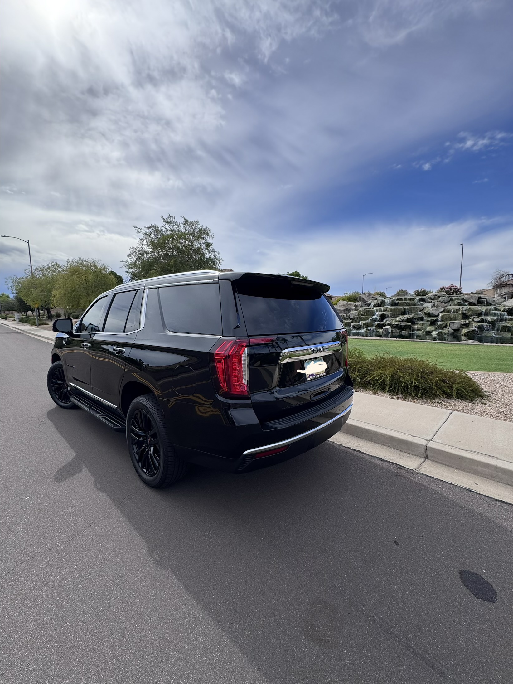 Used 2023 GMC Yukon SLT w/ SLT Premium Package AWD/4WD image 8
