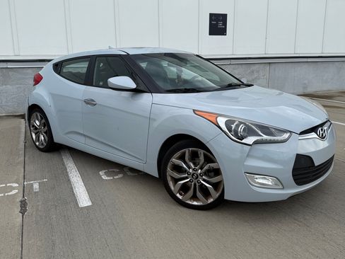 Used 2015 Hyundai Veloster RE:FLEX Edition image 1