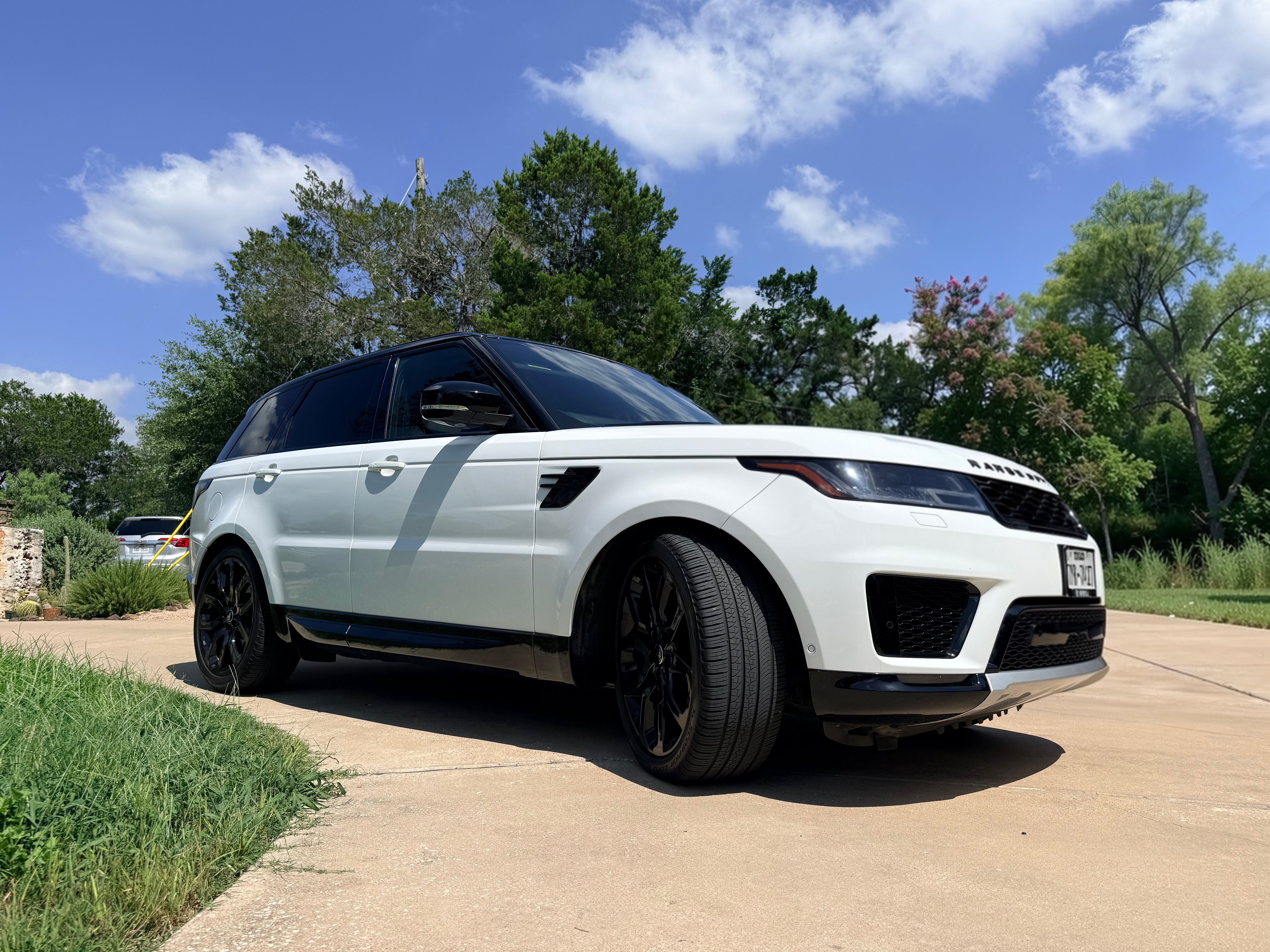 Used 2020 Land Rover Range Rover Sport HSE AWD/4WD image 2