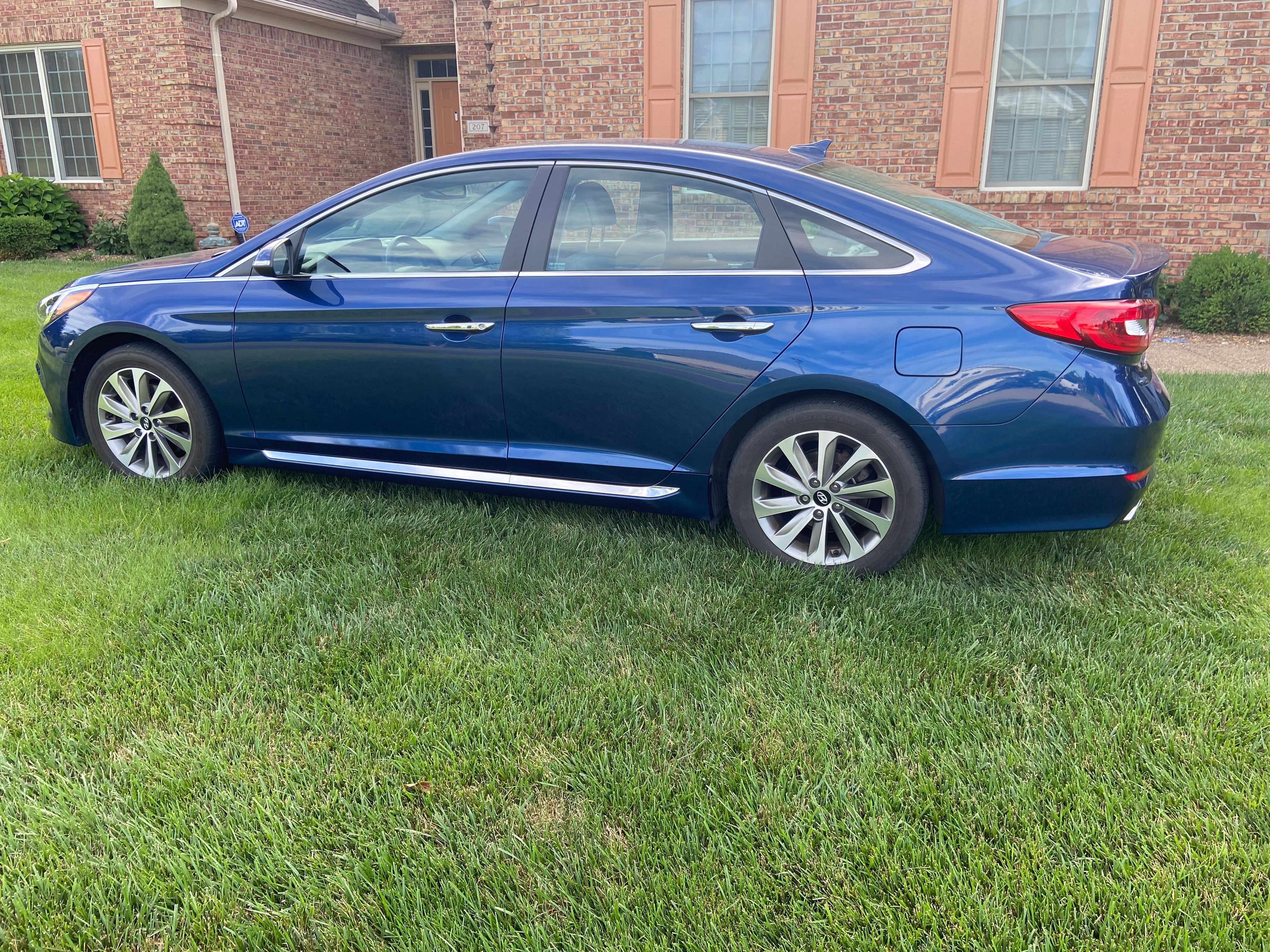Used 2015 Hyundai Sonata Sport w/ Option Group 04 FWD image 12