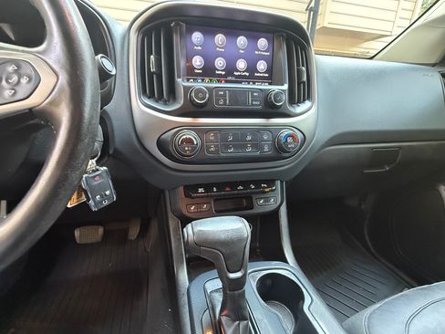 Used 2020 Chevrolet Colorado Z71 AWD/4WD image 18