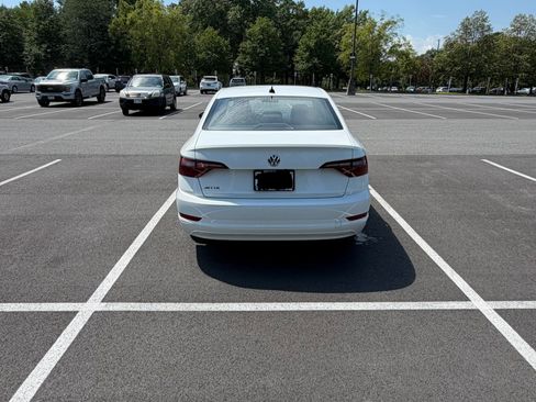 Used 2020 Volkswagen Jetta SE w/ SE Cold Weather Package FWD image 4