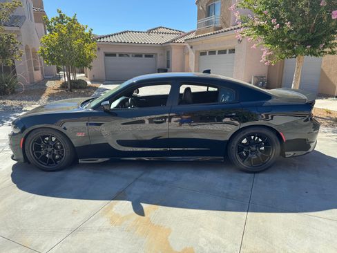 Used 2019 Dodge Charger Scat Pack w/ Plus Group RWD image 1