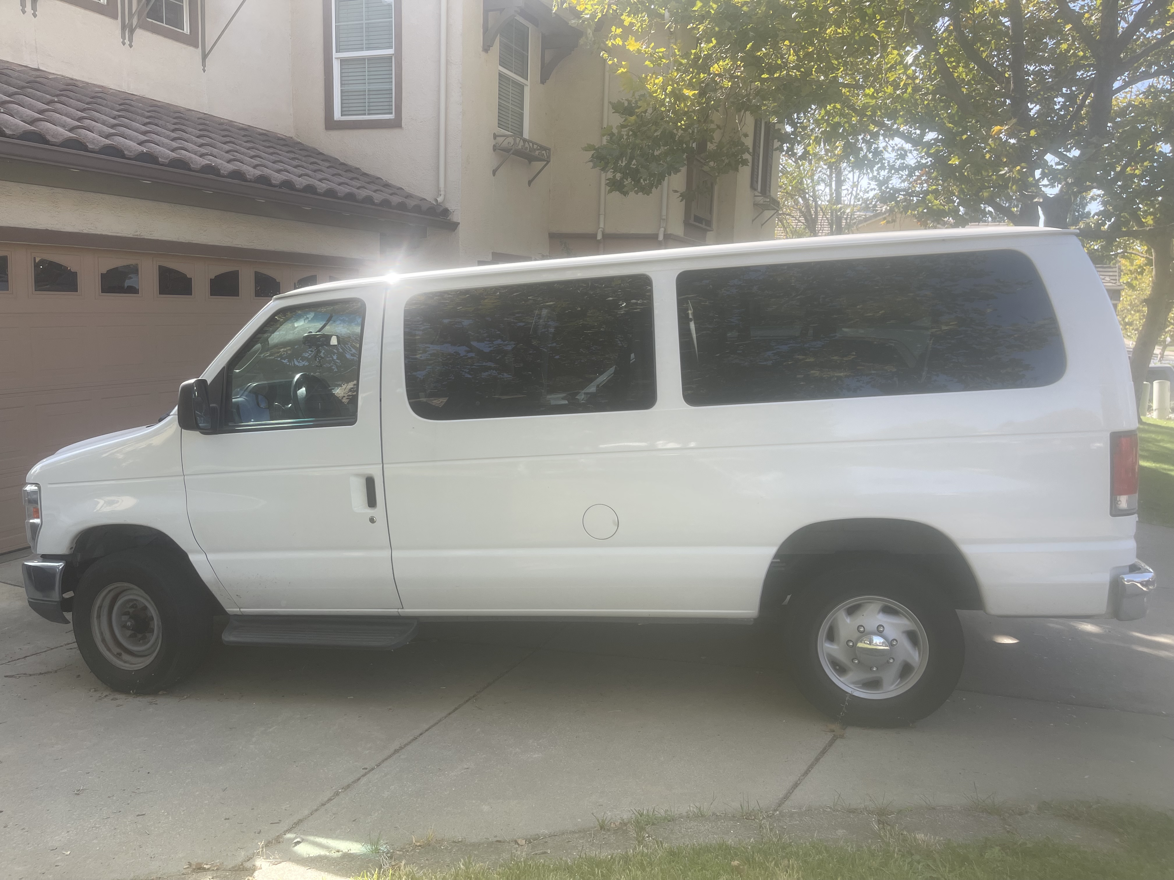 Used 2014 Ford E-350 and Econoline 350 XLT RWD image 11