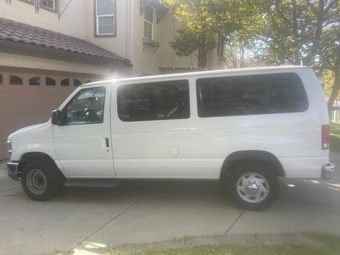 Used 2014 Ford E-350 and Econoline 350 XLT RWD image 11