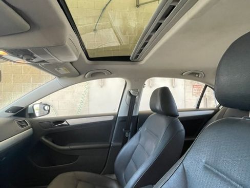 Used 2012 Volkswagen Jetta TDI FWD image 15