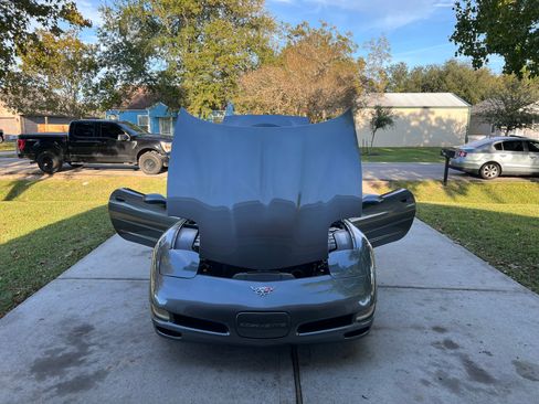 Used 2004 Chevrolet Corvette Coupe w/ Roof Package RWD image 12