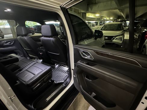Used 2023 Chevrolet Suburban LT image 16