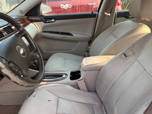 Used 2009 Chevrolet Impala LT w/ Luxury Edition Package FWD image 8