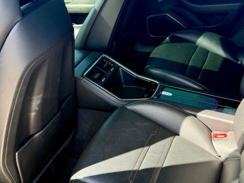 Used 2017 Porsche Panamera image 10