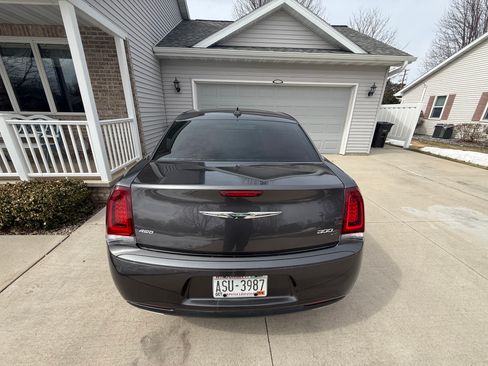 Used 2019 Chrysler 300 S image 4