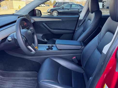 Used 2023 Tesla Model Y Performance image 12