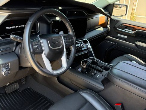 Used 2023 GMC Sierra 1500 Denali w/ Denali Reserve Package AWD/4WD image 9