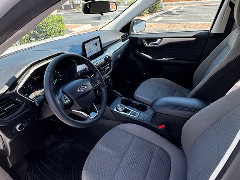 Used 2021 Ford Escape SE w/ SE Sport Appearance Package image 12