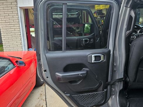Used 2018 Jeep Wrangler Unlimited Sport S AWD/4WD image 15