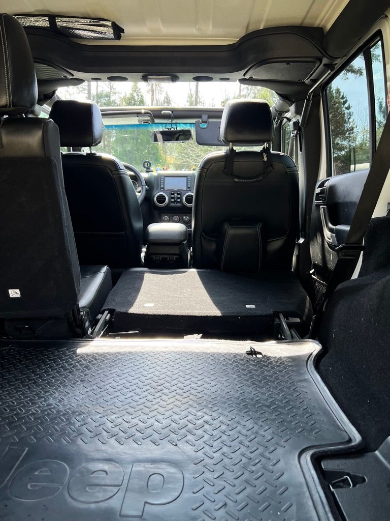 Used 2018 Jeep Wrangler Unlimited Sahara w/ Connectivity Group AWD/4WD image 26