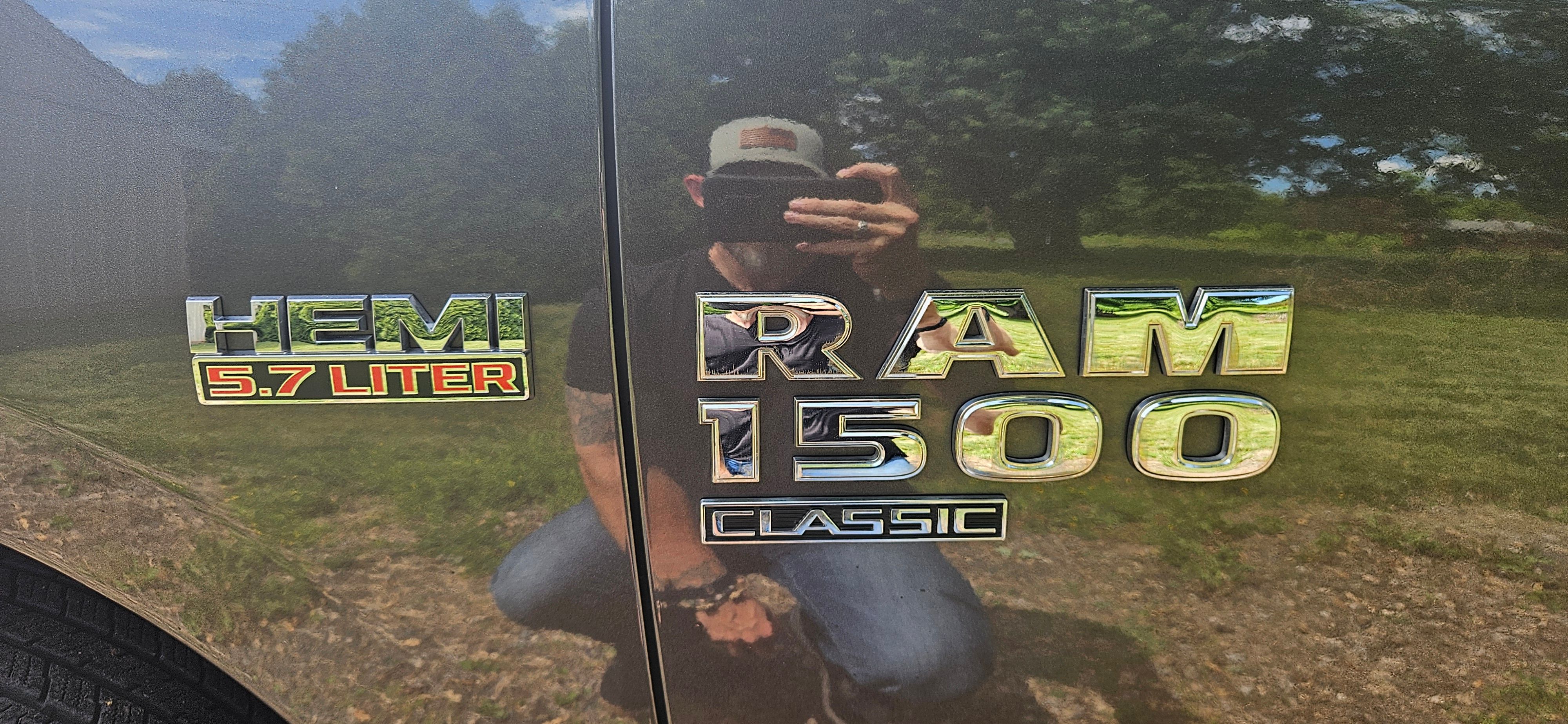 Used 2019 RAM 1500 Classic SLT RWD image 12