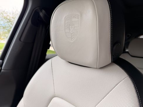 Used 2024 Porsche Cayenne Coupe AWD/4WD image 17