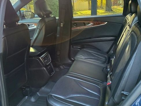 Used 2020 Lincoln Nautilus Reserve image 13