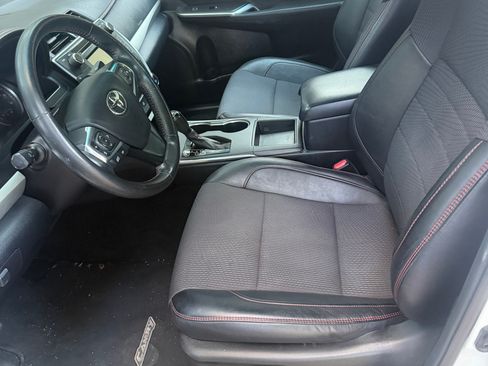Used 2016 Toyota Camry SE FWD image 8