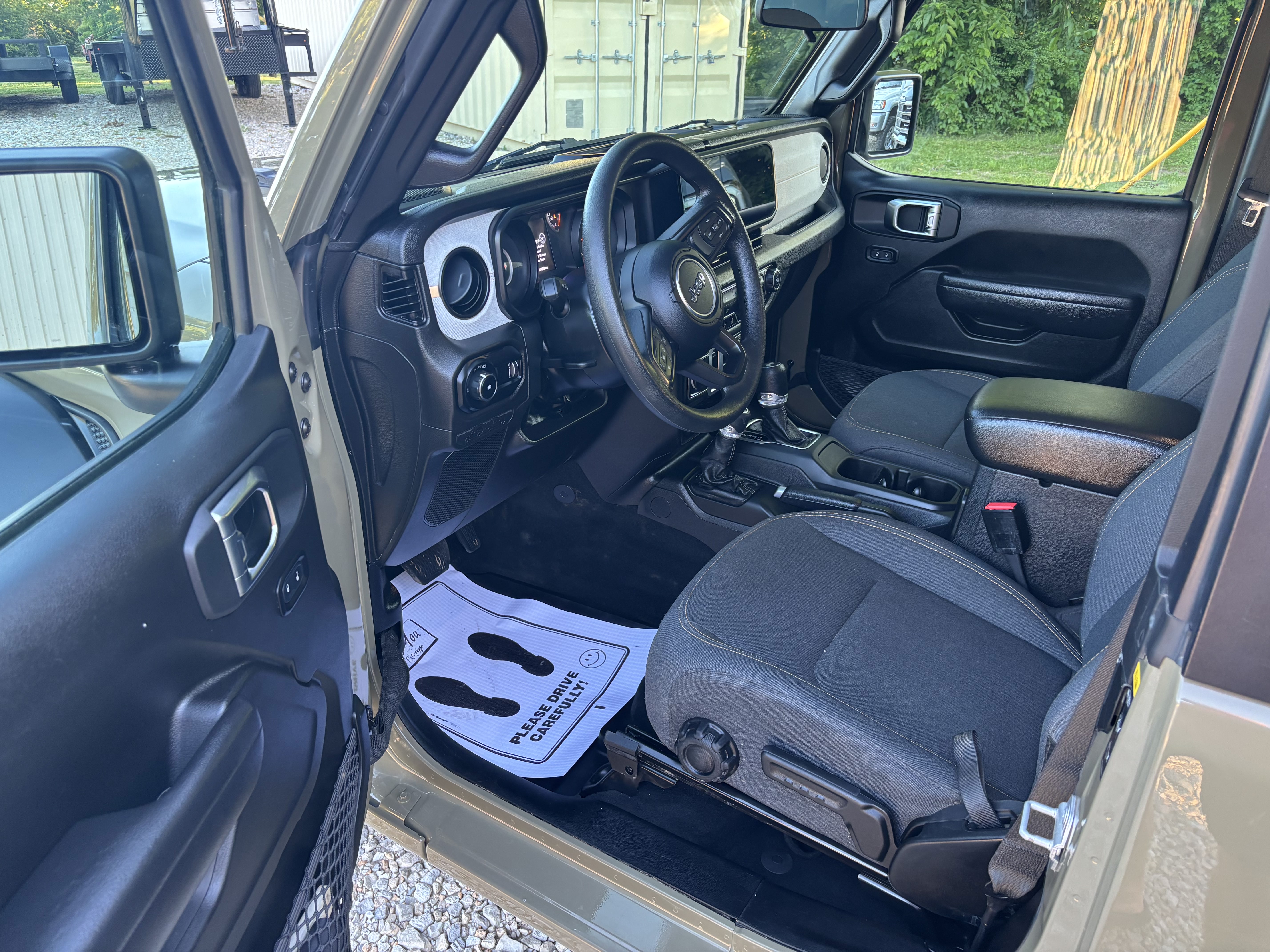 Used 2025 Jeep Wrangler Sport AWD/4WD image 4