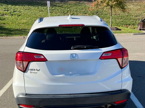 Used 2018 Honda HR-V EX-L image 2