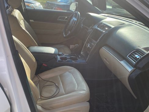 Used 2017 Ford Explorer Limited image 8