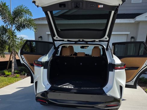 Used 2024 Lexus RZ 300e Premium image 8