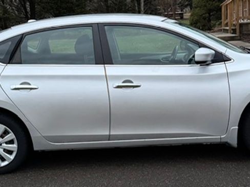 Used 2015 Nissan Sentra SV image 9