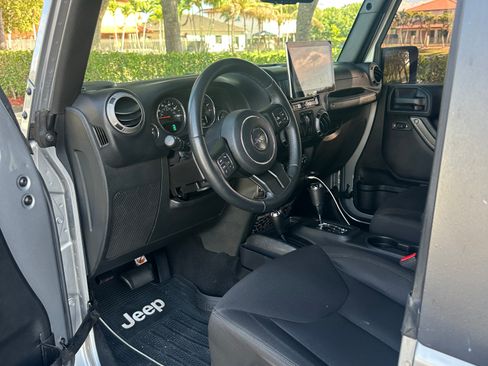 Used 2015 Jeep Wrangler Sport image 16