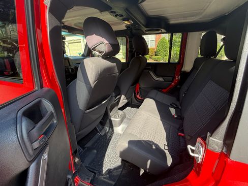 Used 2011 Jeep Wrangler Unlimited Sport image 10