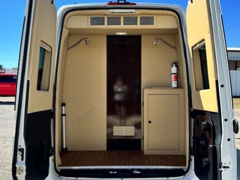 Used 2020 Mercedes-Benz Sprinter 3500 image 23