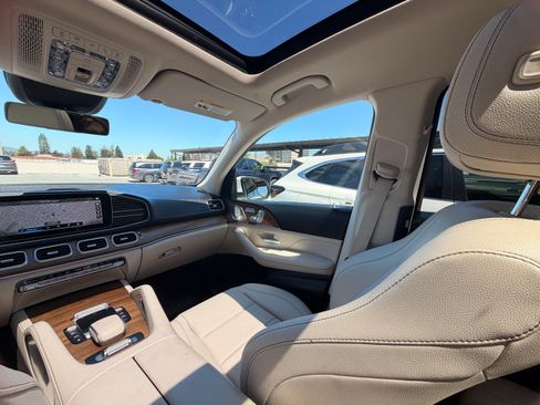 Used 2023 Mercedes-Benz GLS 450 4MATIC image 2