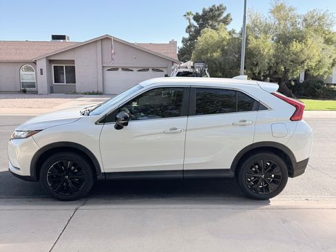 Used 2018 Mitsubishi Eclipse Cross LE image 1