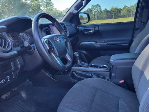 Used 2016 Toyota Tacoma SR5 image 10