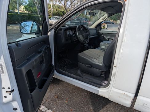 Used 2004 Dodge Ram 1500 Truck ST w/ ST Value Group image 8