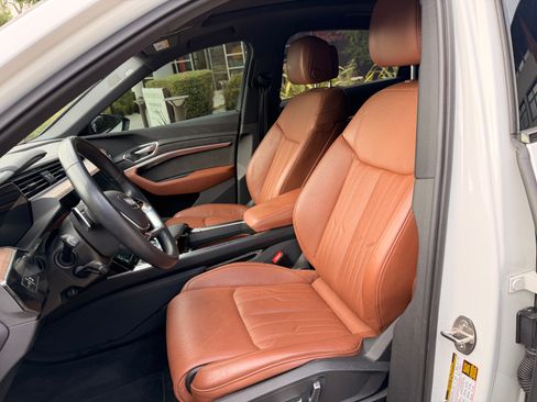 Used 2021 Audi e-tron Prestige w/ Prestige Package image 14