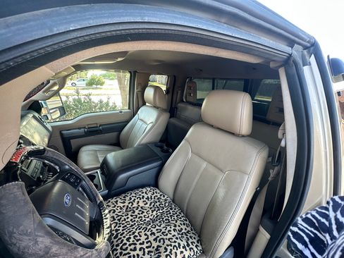 Used 2011 Ford F250 Lariat w/ Chrome Pkg image 9