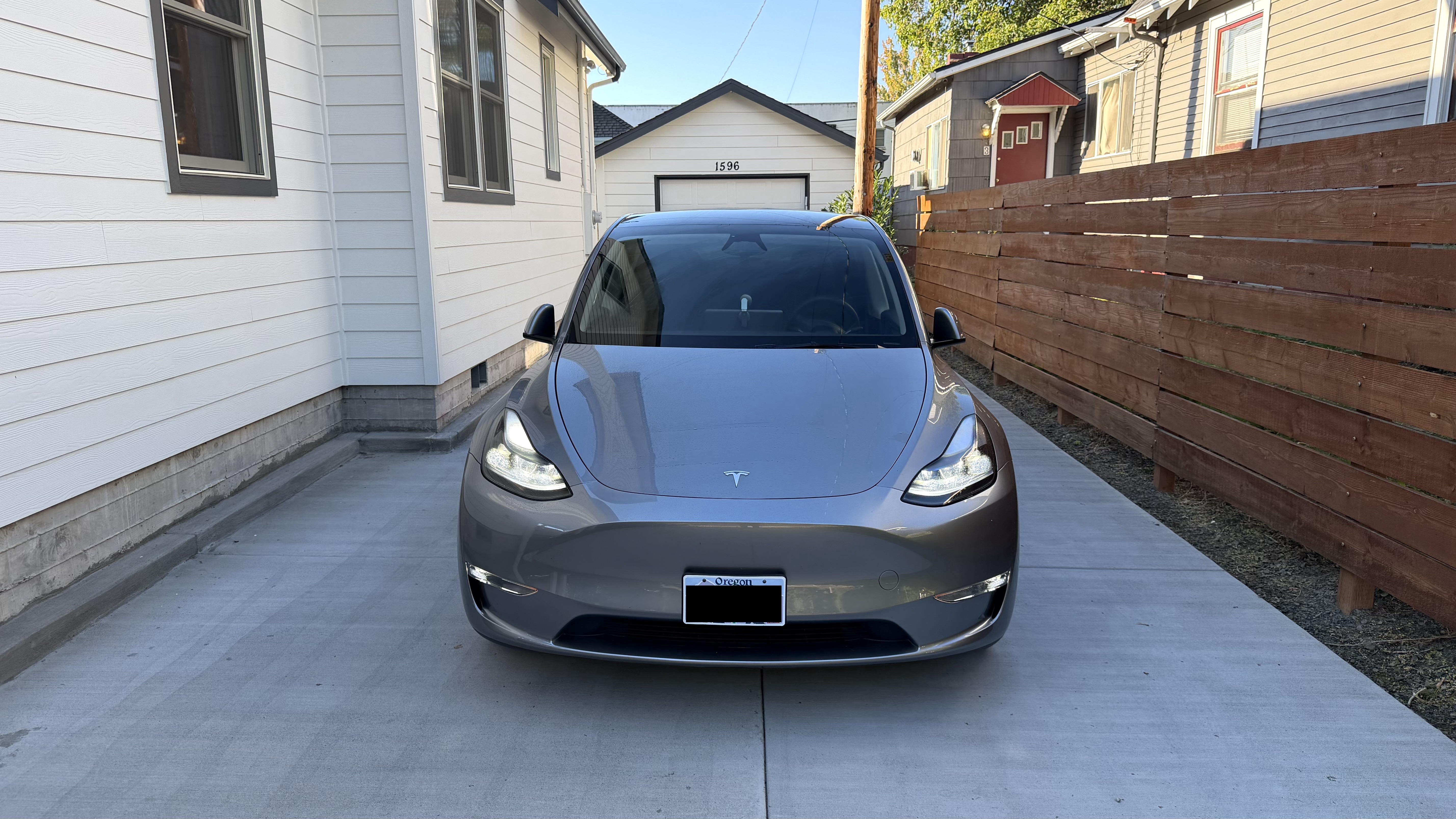 Used 2025 Tesla Model Y Long Range AWD/4WD image 2