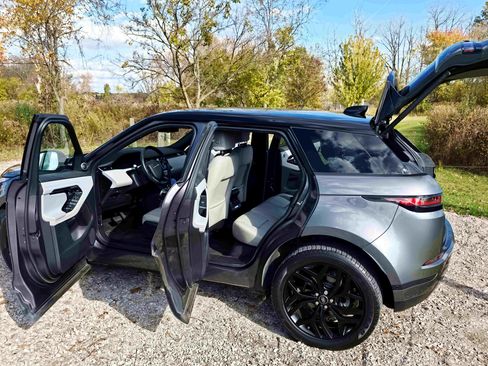 Used 2020 Land Rover Range Rover Evoque SE image 18