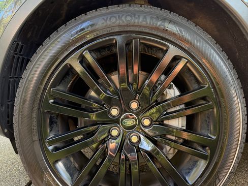 Used 2019 Land Rover Discovery HSE AWD/4WD image 8