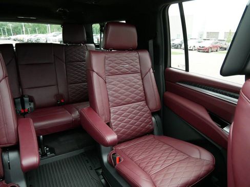 Used 2025 Cadillac Escalade ESV Sport w/ Touring Package image 16