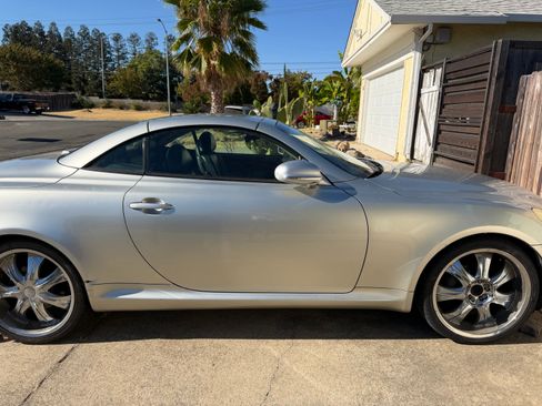 Used 2002 Lexus SC 430 Convertible RWD image 2