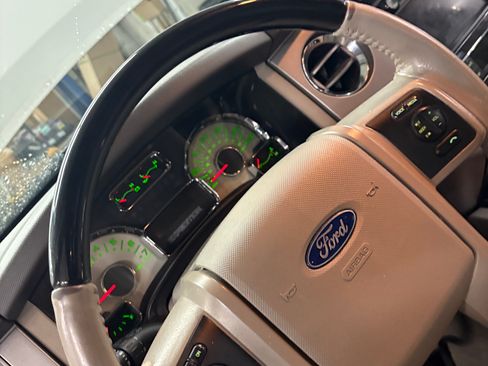 Used 2012 Ford Expedition Limited image 17